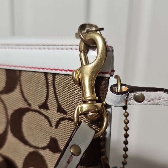 Coach EUC Poppy Red Floral Signature Wristlet - Picture 4 of 10